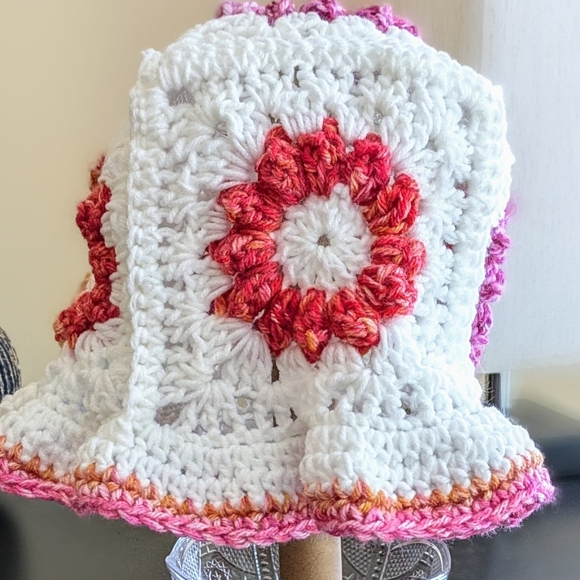 Handcrafted Crochet Hat - White and Pink - Picture 6 of 6